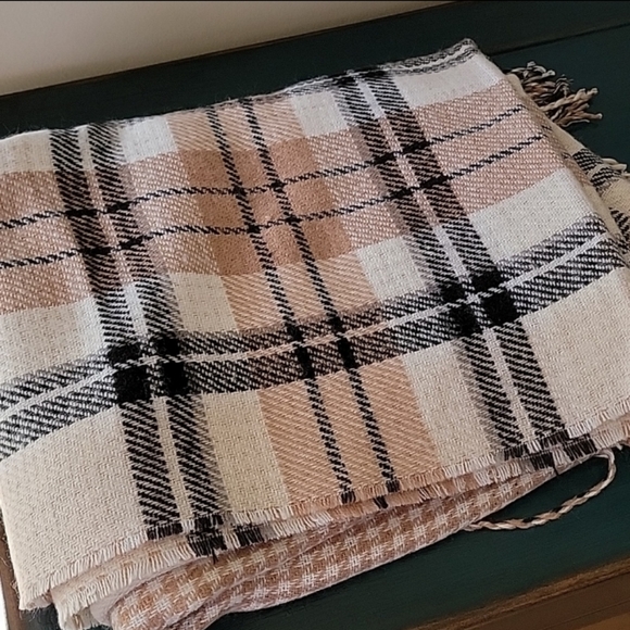 🆕 Steve Madden | Reversible Black & Tan Houndstooth & Plaid Topper Wrap OSFM - Picture 7 of 10